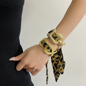 Wholesale Middle Ancient vintage Golden Leopard Scarf Open Niche High-end Delicate Bracelet