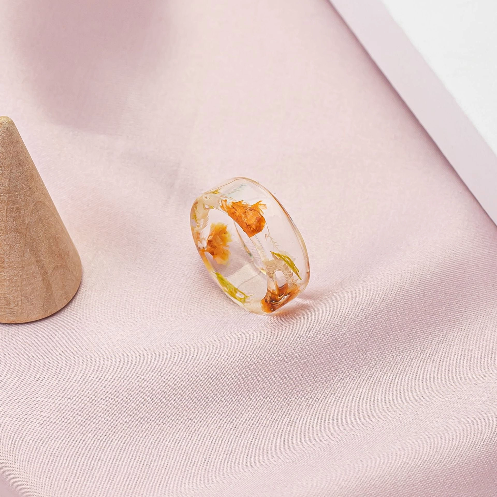 Wholesale Minimalist Resin Creative Personality Daisy Dried Flower Ring