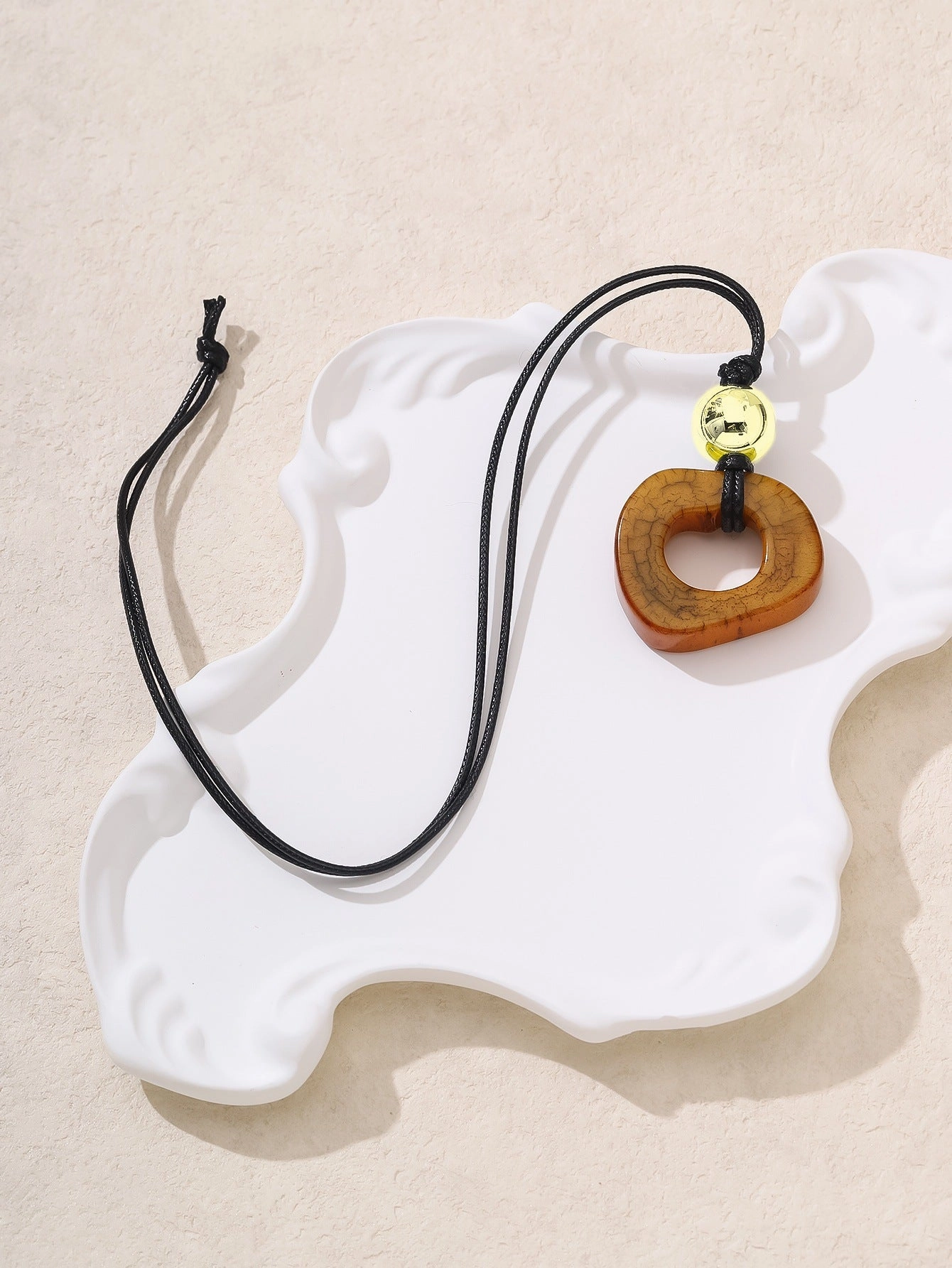 Wholesale New Chinese Versatile Jadeite Resin Circular Leather Rope High Grade Necklaces