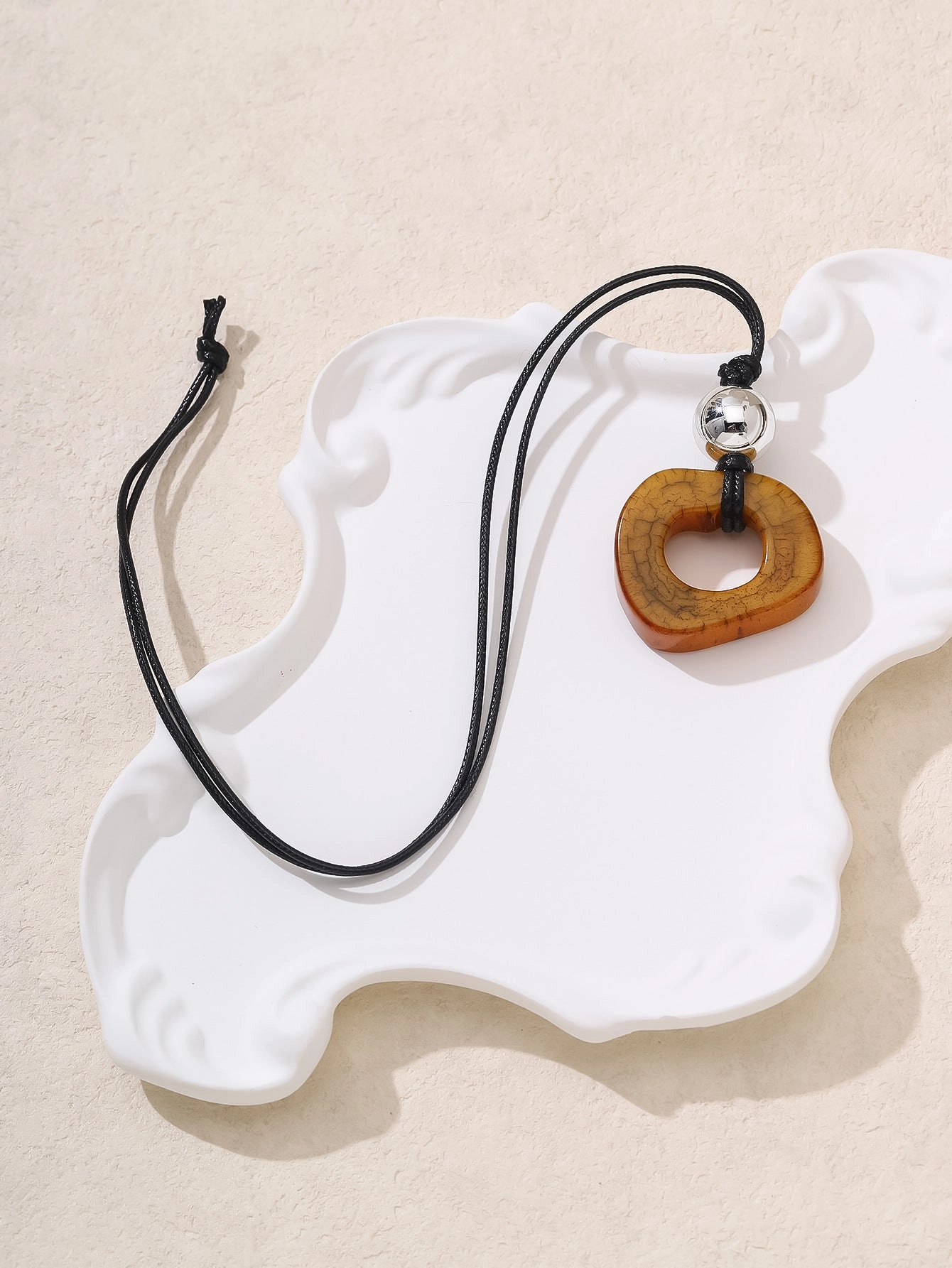 Wholesale New Chinese Versatile Jadeite Resin Circular Leather Rope High Grade Necklaces