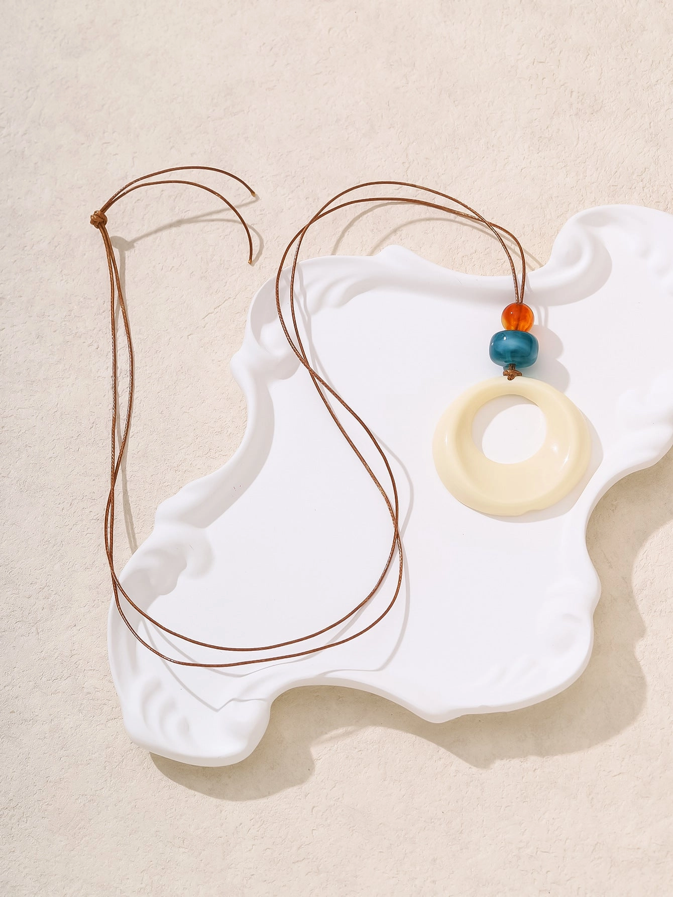 Wholesale New Chinese Versatile Jadeite Resin Circular Leather Rope High Grade Necklaces