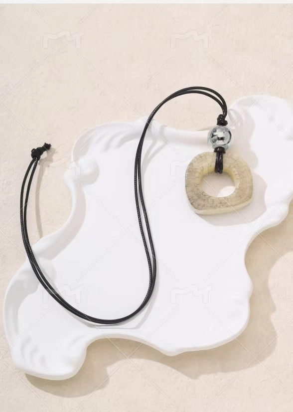 Wholesale New Chinese Versatile Jadeite Resin Circular Leather Rope High Grade Necklaces
