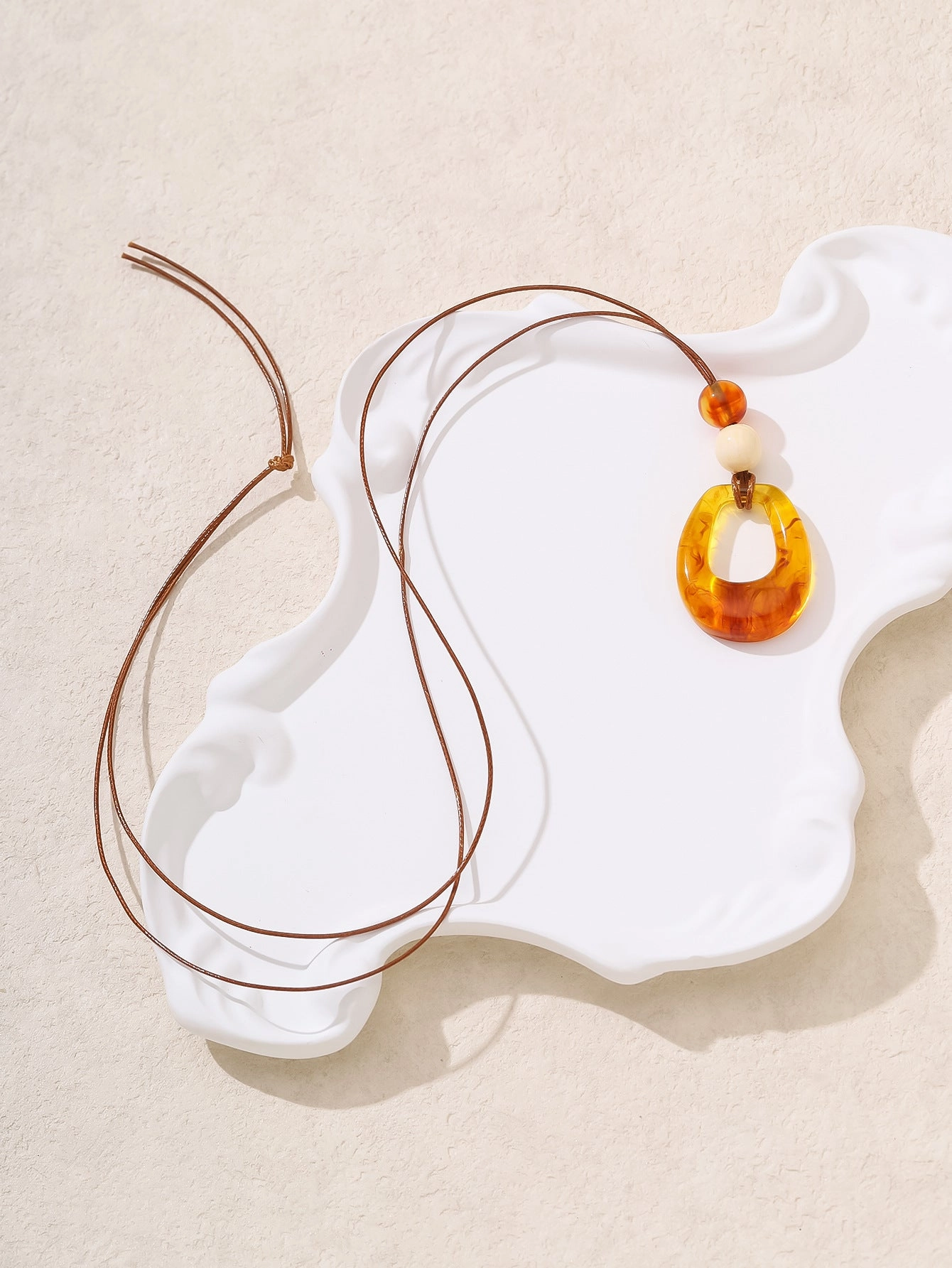 Wholesale New Chinese Versatile Jadeite Resin Circular Leather Rope High Grade Necklaces