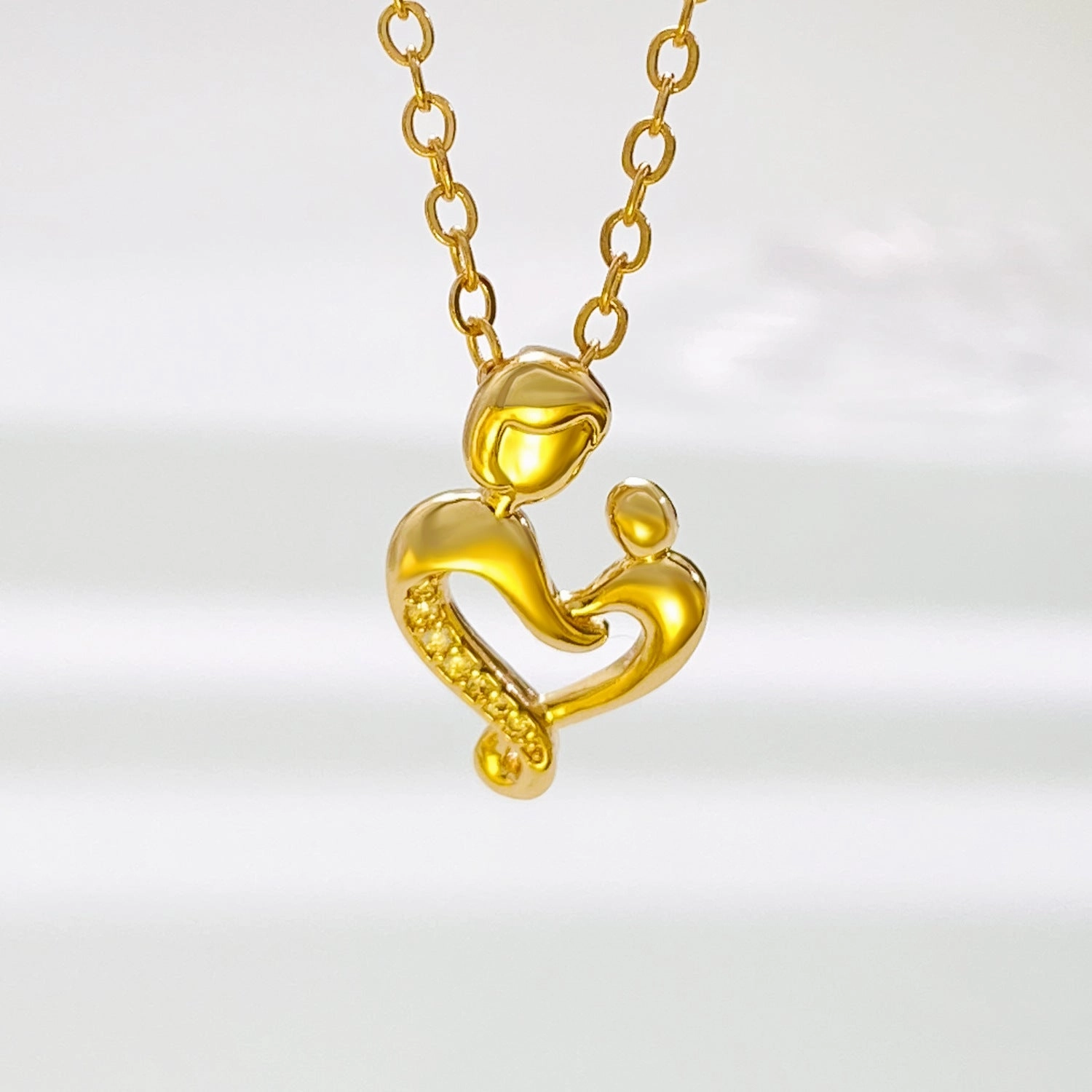 Wholesale new Mother's Day mother and son embrace love necklace