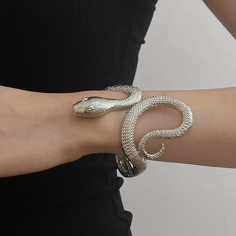 Wholesale Niche designer retro metal snake-shaped open self-discipline bracelet for men and women, high-end exquisite plain ring Bracelet