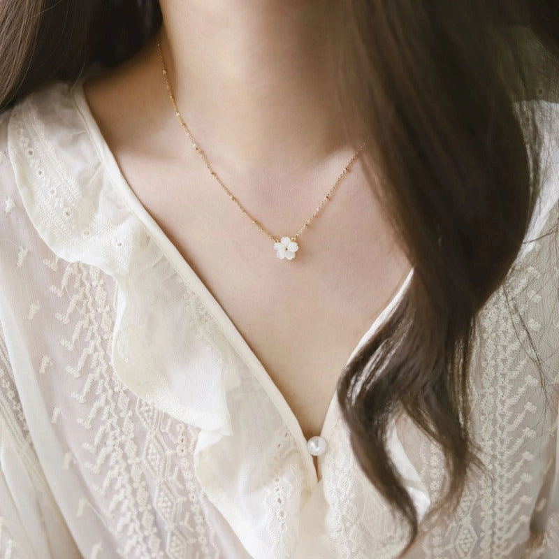 Wholesale Non Fading White Shell Peach Blossom Beautiful Flower Titanium Steel Collarbone Chain Temperament Light Luxury Versatile Necklaces