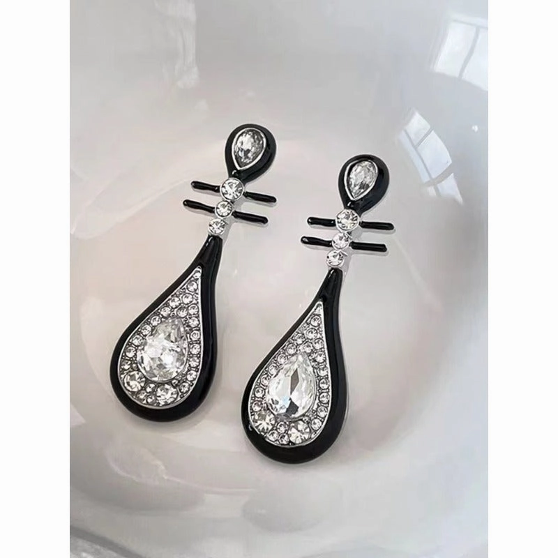 Wholesale of Chinese Style Vintage and Elegant Pipa Metal Earrings