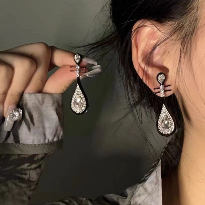 Wholesale of Chinese Style Vintage and Elegant Pipa Metal Earrings