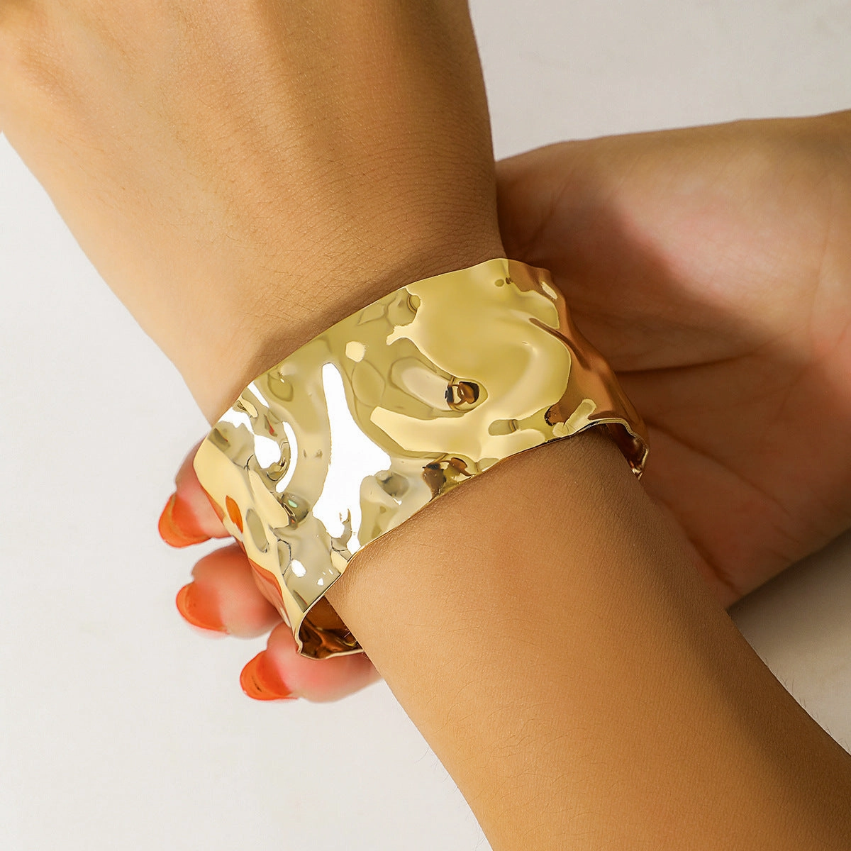 Wholesale Open Glossy Retro Hollow Geometric Bracelet
