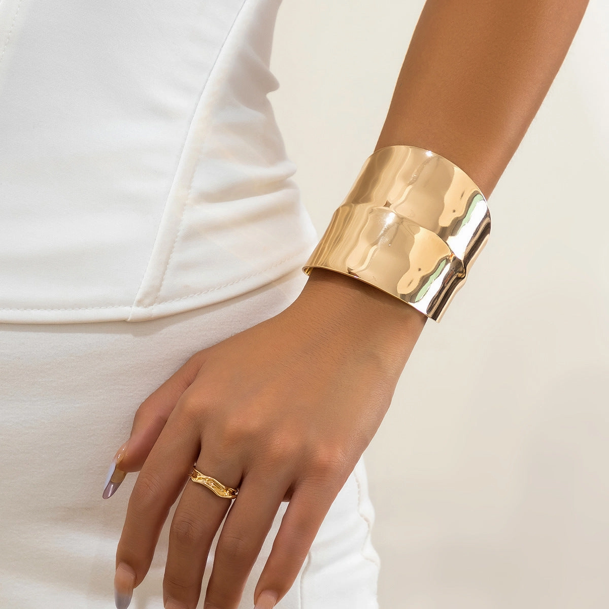 Wholesale Open Glossy Retro Hollow Geometric Bracelet