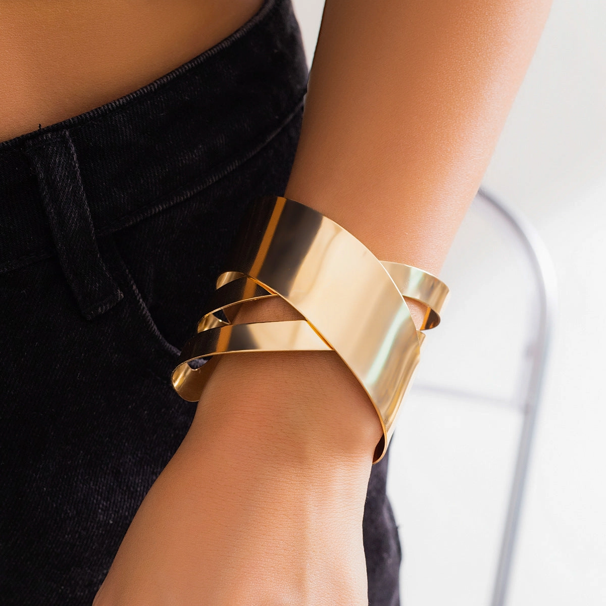 Wholesale Open Glossy Retro Hollow Geometric Bracelet