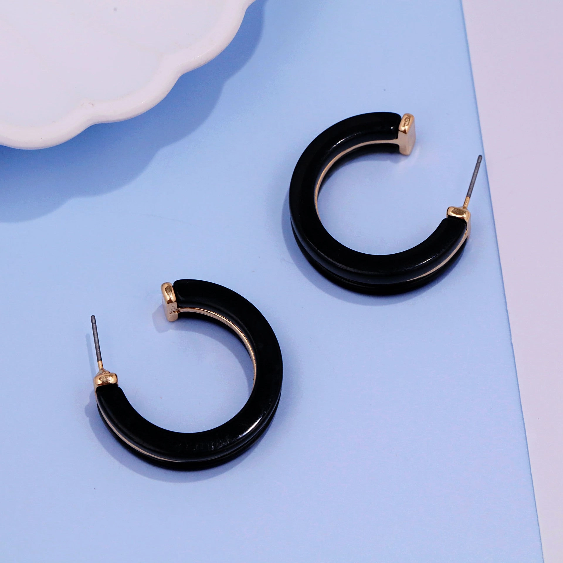 Wholesale Pair of Women Fashion Hoop Earrings Vintage Bohemian C- shaped Earrings for Party Vacation Valentine's Day