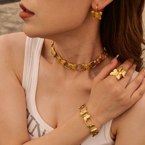 Wholesale Personalized Butterfly Light Luxury Niche High-end Gold Necklace Set