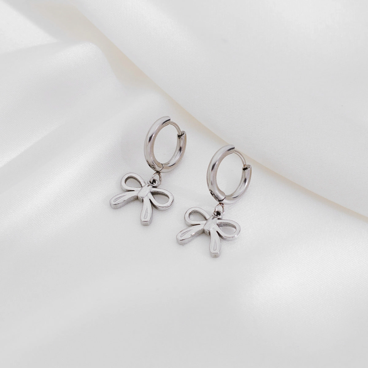 Wholesale Personalized Fashion Stainless Steel Gold Highlights Elegant Earrings