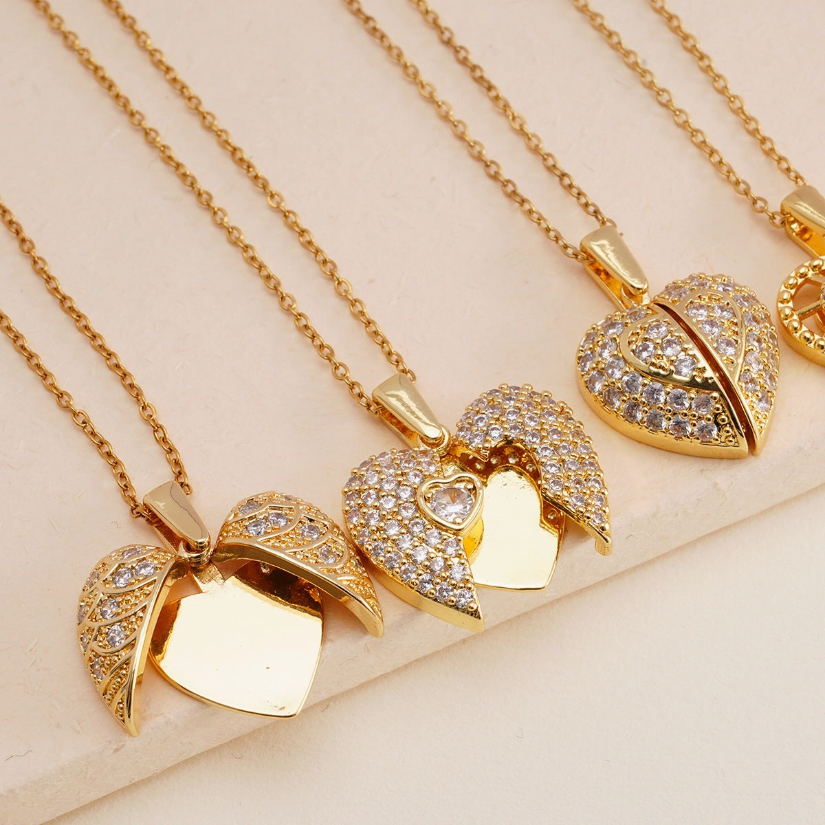 Wholesale Personalized opening and closing copper zircon heart-shaped wing clavicle necklace
