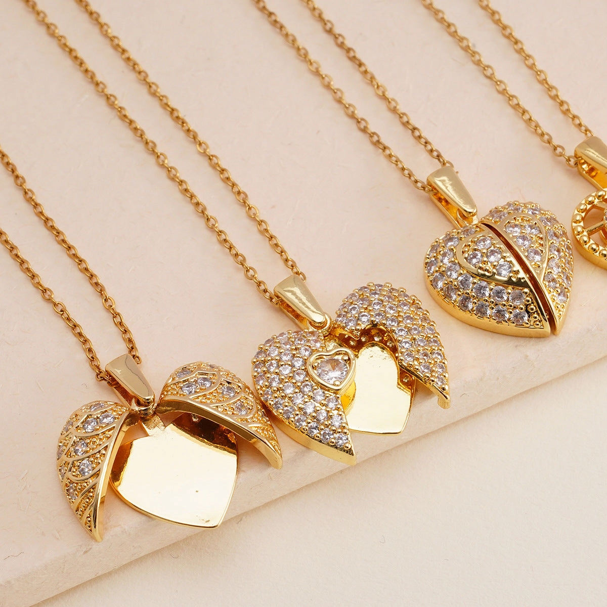 Wholesale Personalized opening and closing copper zircon heart-shaped wing clavicle necklace