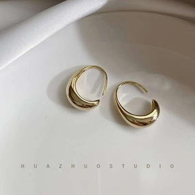 Wholesale Personalized simple glossy cold style ear ring South Korea elegant Net red style fashionable light luxury design small earrings for women