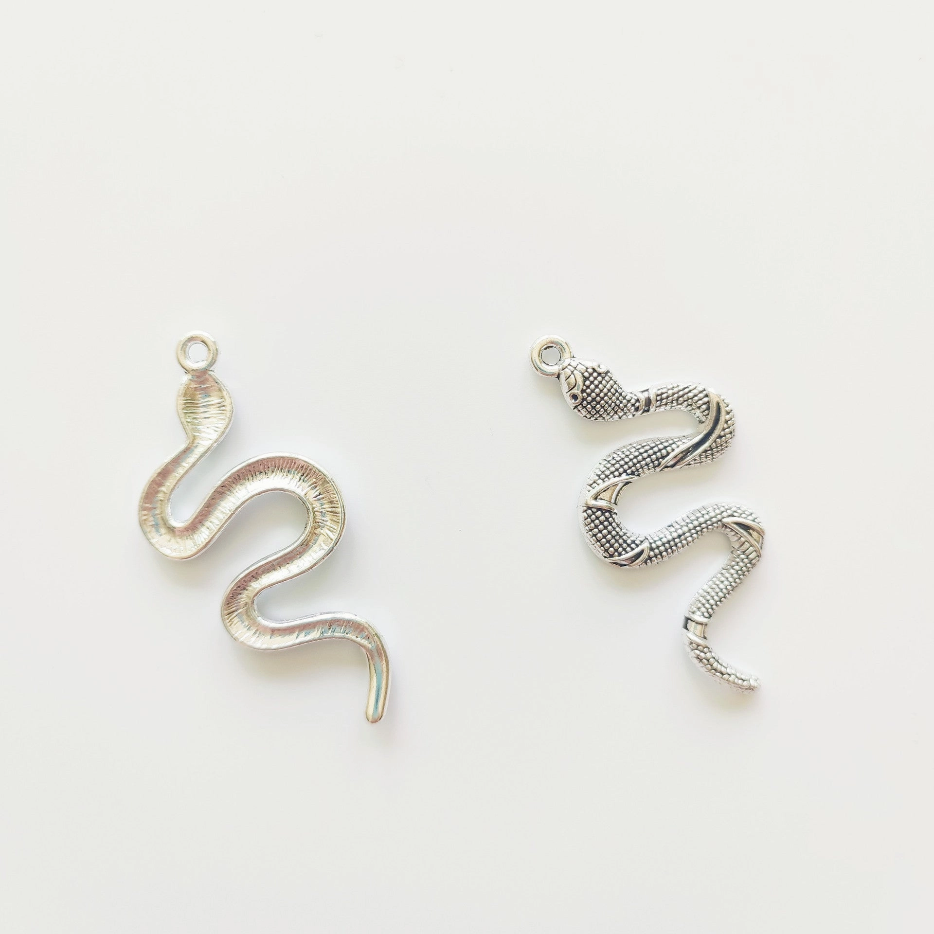 Wholesale popular jewelry snake element necklace personality fashion retro snake pendant sweater chain ladies
