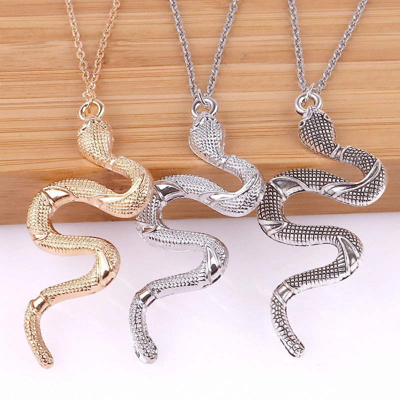 Wholesale popular jewelry snake element necklace personality fashion retro snake pendant sweater chain ladies