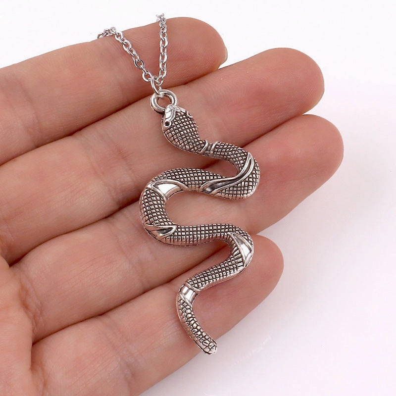 Wholesale popular jewelry snake element necklace personality fashion retro snake pendant sweater chain ladies