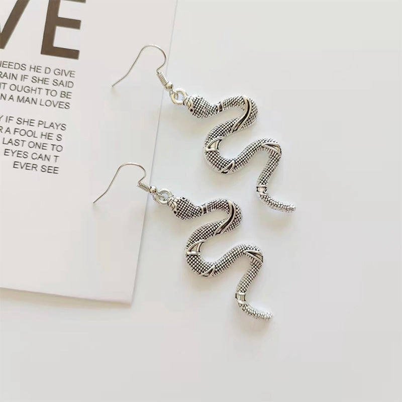 Wholesale popular jewelry snake element necklace personality fashion retro snake pendant sweater chain ladies