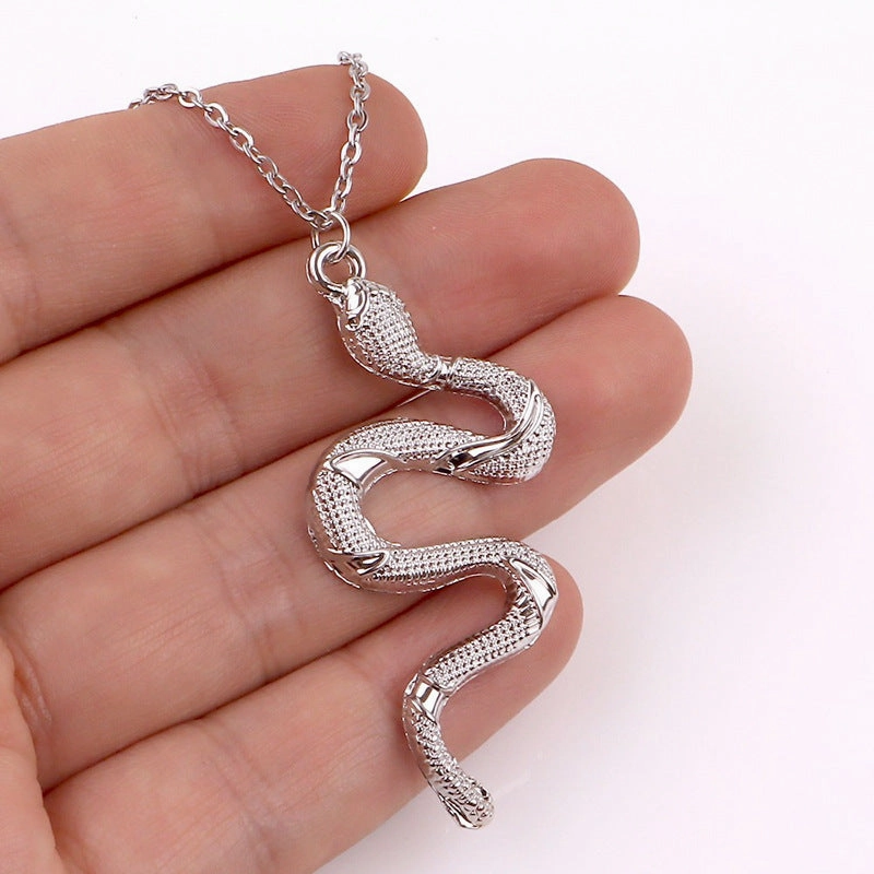 Wholesale popular jewelry snake element necklace personality fashion retro snake pendant sweater chain ladies