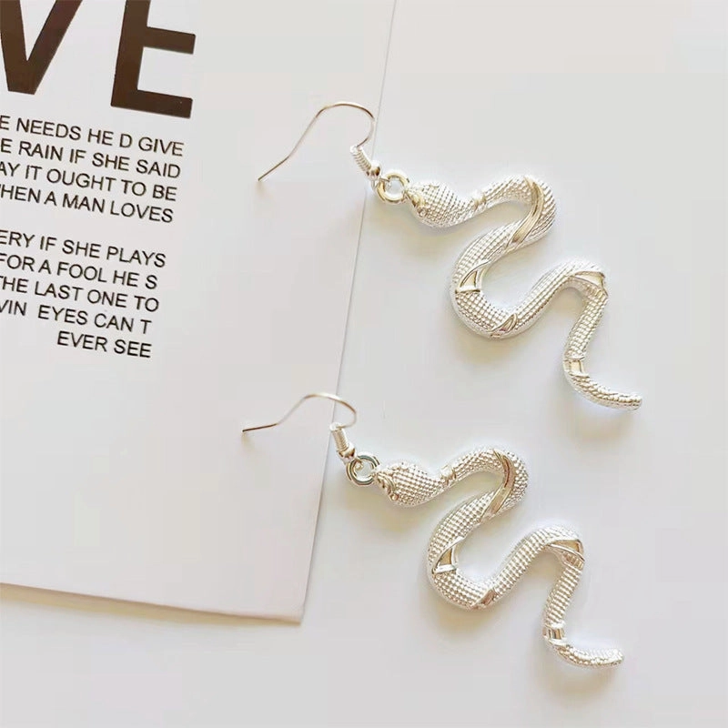 Wholesale popular jewelry snake element necklace personality fashion retro snake pendant sweater chain ladies