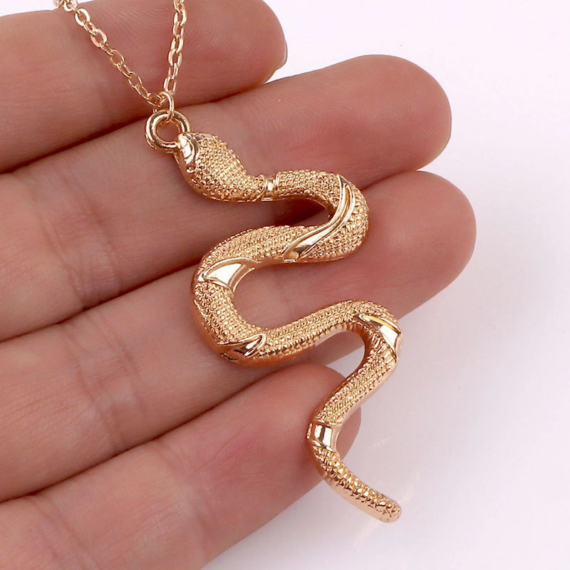 Wholesale popular jewelry snake element necklace personality fashion retro snake pendant sweater chain ladies
