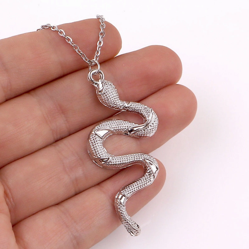 Wholesale popular jewelry snake element necklace personality fashion retro snake pendant sweater chain ladies