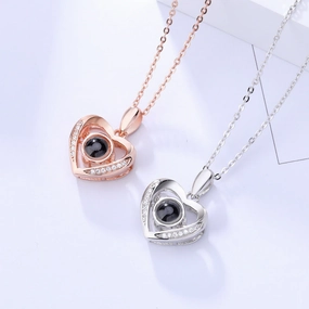 Wholesale projection necklace female 520 Valentine's Day gift heart-shaped pendant beating heart heart-shaped smart necklace