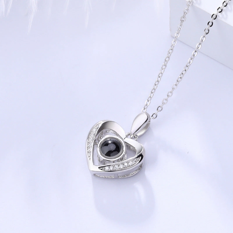 Wholesale projection necklace female 520 Valentine's Day gift heart-shaped pendant beating heart heart-shaped smart necklace