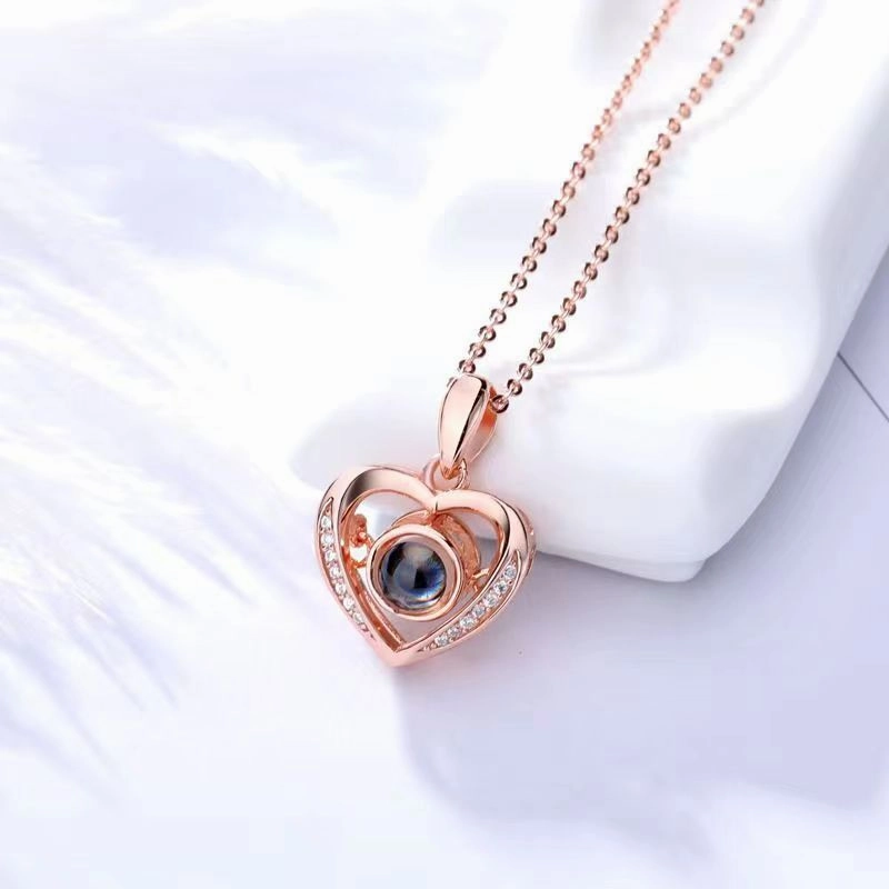 Wholesale projection necklace female 520 Valentine's Day gift heart-shaped pendant beating heart heart-shaped smart necklace