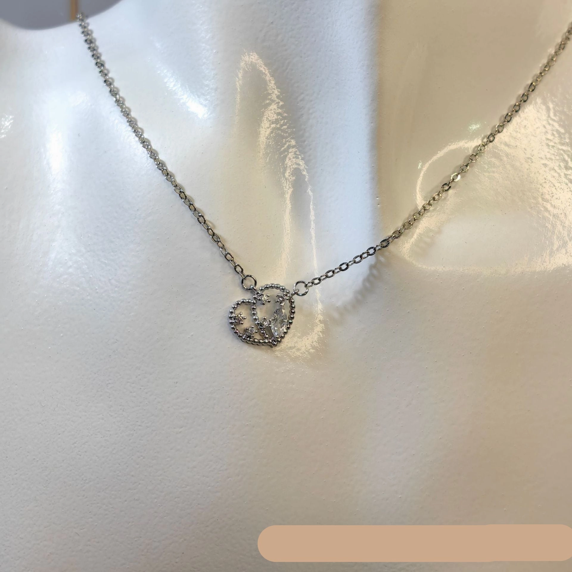 Wholesale Real gold electroplated simple hollow heart necklace2
