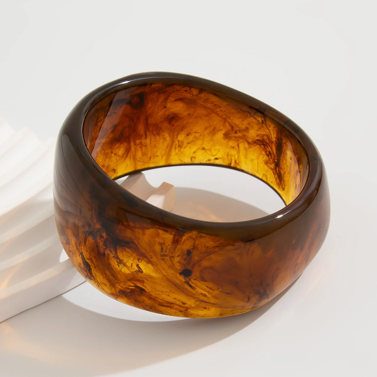 Wholesale Retro Asymmetrical Smudged Bracelet Round Wide Acrylic Bracelet