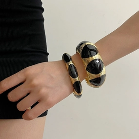 Wholesale  Retro Black Gold Enamel Stacked Wearing Wide Refined Open Bracelet