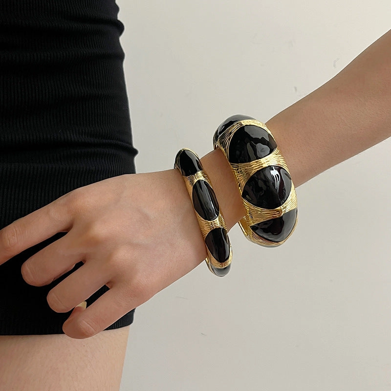 Wholesale  Retro Black Gold Enamel Stacked Wearing Wide Refined Open Bracelet