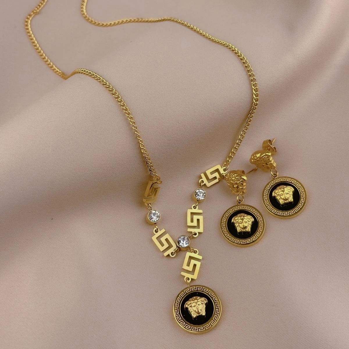 Wholesale Retro High-end Touching Portrait Necklace and Earring Set