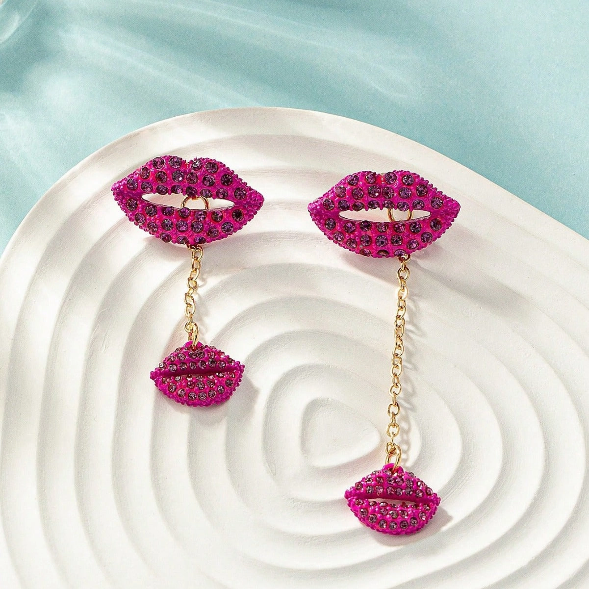 Wholesale Retro simple personalized creative lips Diamond-embedded niche design earrings