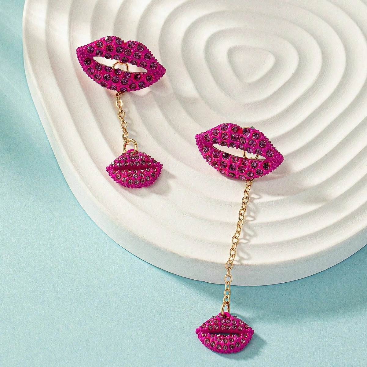 Wholesale Retro simple personalized creative lips Diamond-embedded niche design earrings