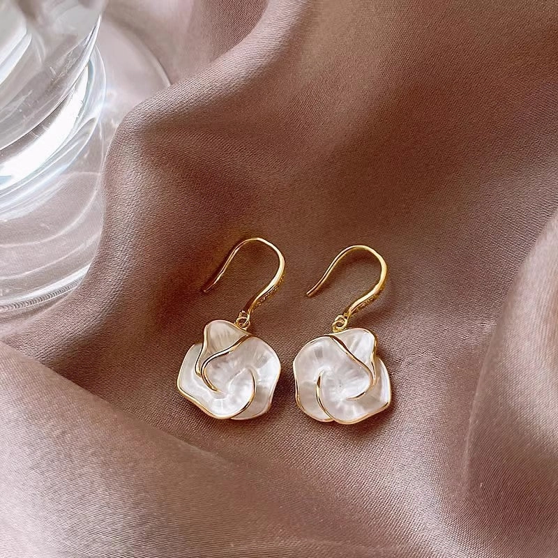 Wholesale S925 silver needle camellia earrings cool style fashion French flower earrings