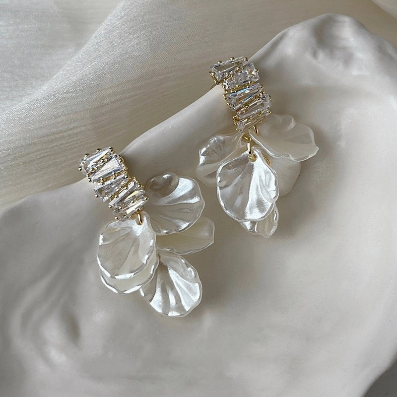 Wholesale Silver Needle Copper Micro-Inlaid Zirconia Petal Earrings