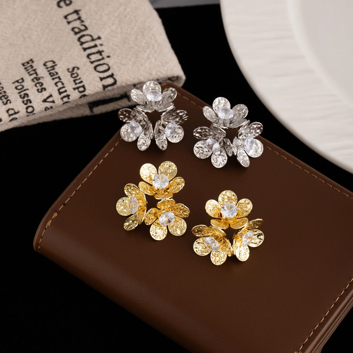 Wholesale Silver Needle Metal Style Diamond Three-Dimensional Flower Retro Earrings