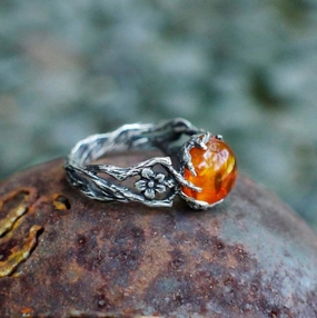 Wholesale Silver teardrop amber stone beeswax inlaid flower ring