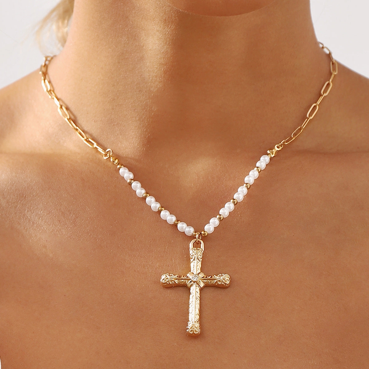 Wholesale Simple Gothic Style Cross Pearl Stitching Stacking Style Clavicle Necklace