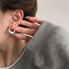 Wholesale Simple oval silver needle earrings