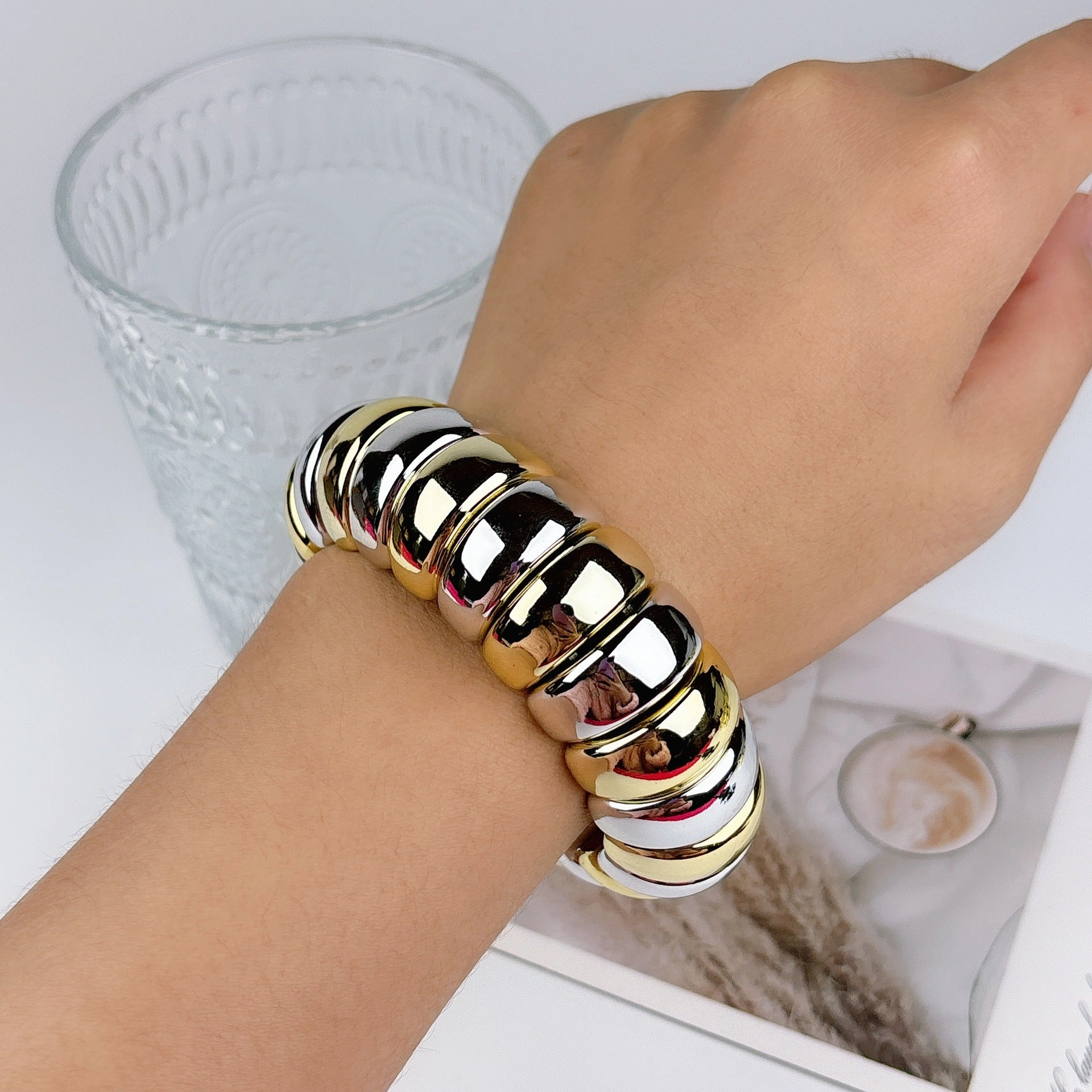Wholesale simple spiral pattern snake oval beaded stitching bracelet
