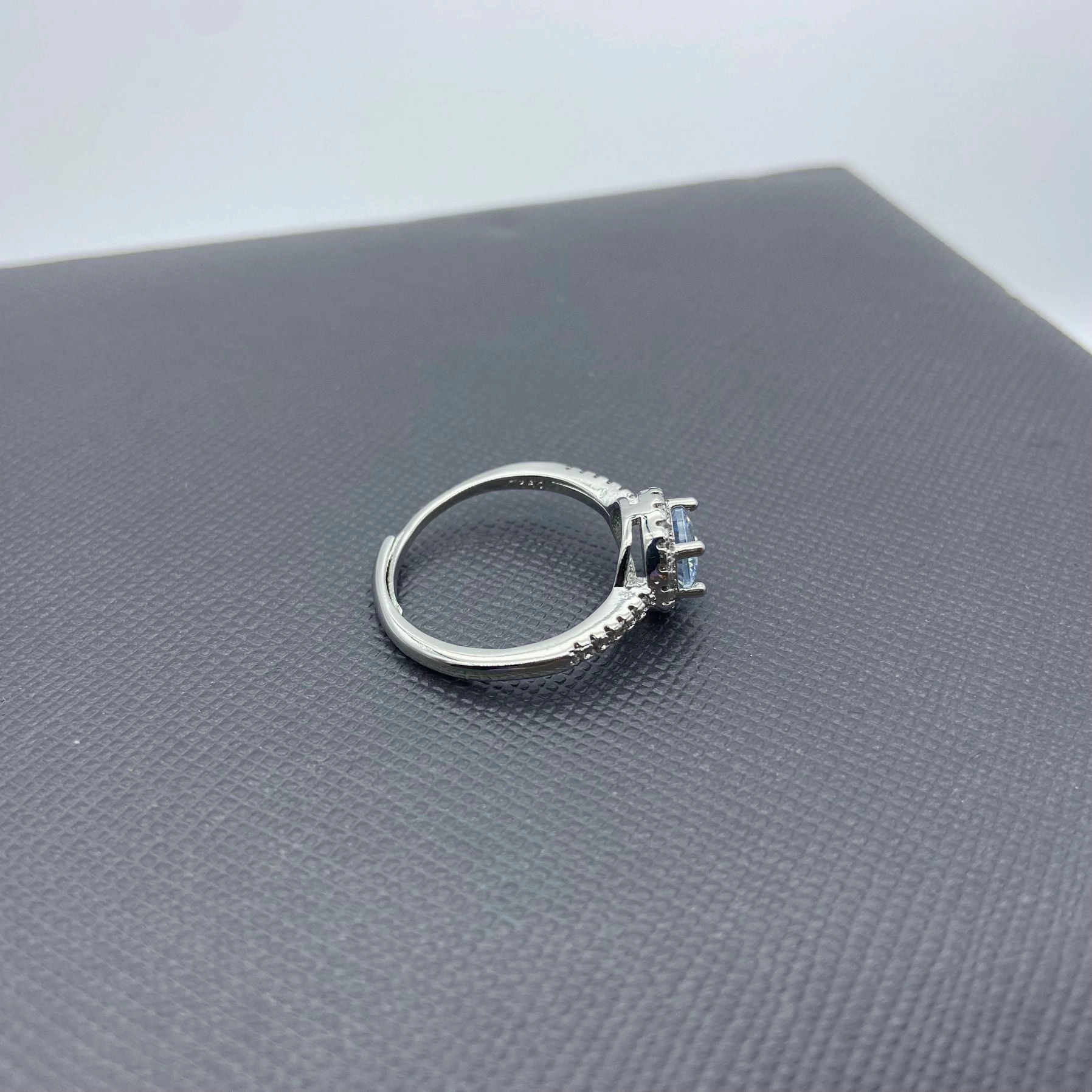 Wholesale Simulated Moissanite Round and Square One Carat Ring
