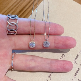 Wholesale Small Square Diamond Flash Diamond Necklace Female Niche Design Sense Light Luxury Elegant Simple Clavicle Chain High Sense