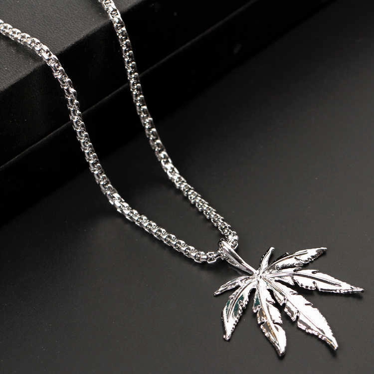 Wholesale Solid men's domineering axe vintage necklace