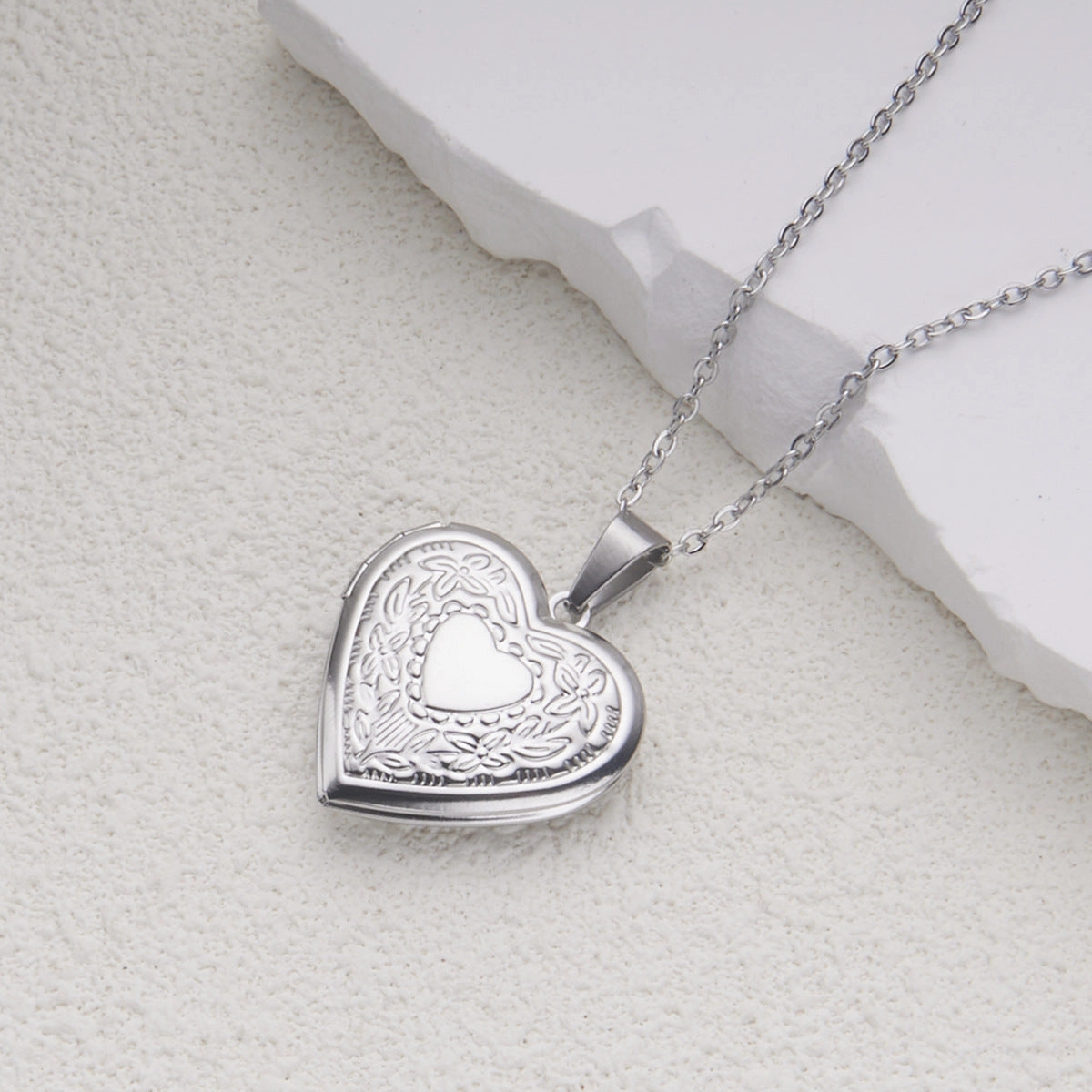 Wholesale Stainless Steel Necklace Gold Heart Pattern Frame Box Pendant O-Chain